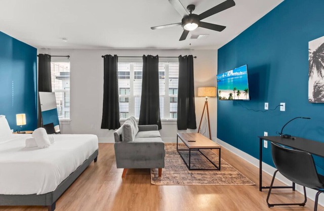 Studio Oasis | Pool & Gym | CoWorking Spaces