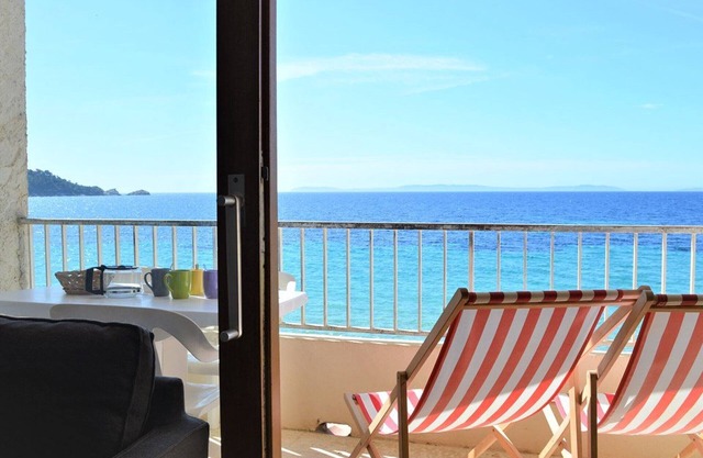 Studio sur plage Cavalière avec terrasse, 1er étage, 2 couchages