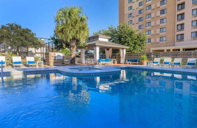 Studio☀️Pool&Gym🏥Walk to TMC,NRG,Rice,Zoo,Parks