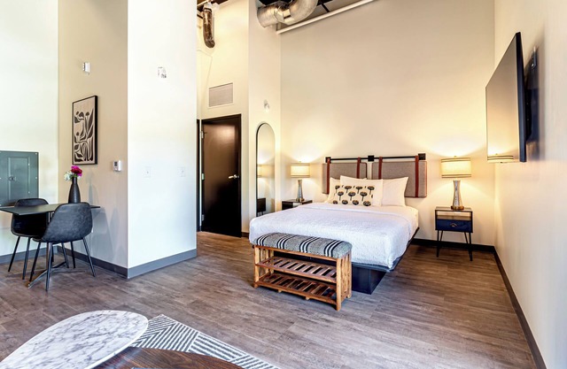 Studio Queen in the heart of downtown.