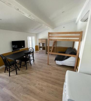 Studio refait à neuf avec cuisine équipée R2