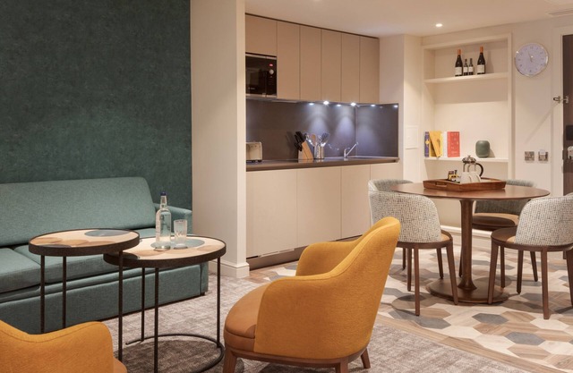 Studio Suite Close to London Heathrow | Business Centre On-Site + Free Wi-Fi