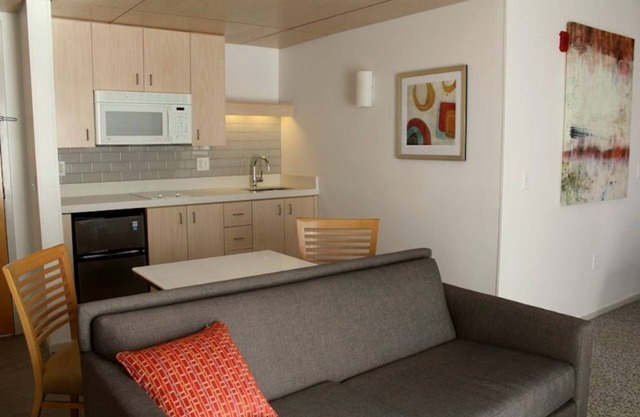 Studio Suite with Kitchen