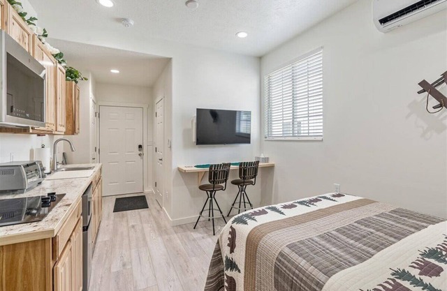 Studio Unit w/ Shared Hot Tub & Fully Fenced Yard
