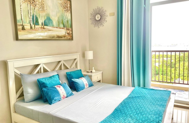 Studio Unit W/ Balcony Sea & City View
