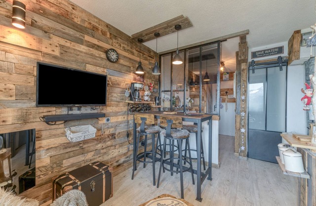 Studio 'Vue Exceptionnelle' avec vue sur les montagnes, balcon et Wi-Fi