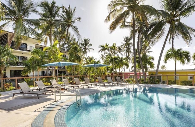 Your Retreat in the Heart of Islamorada! Kitchenette, Outdoor Swimming Pool!
