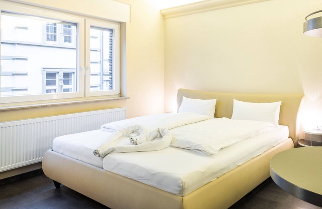 Studio with a fully equipped kitchen and a modern bathroom