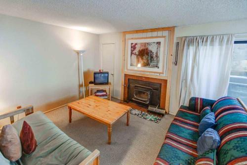 Studio with Amenities Walk to Village