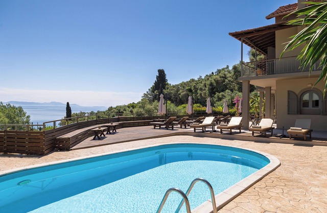 Studio with Garden View and Communal Pool