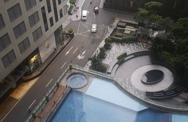 Studio with kitchen, 200mbs internet, Netflix & 43'" TV in the heart of Makati