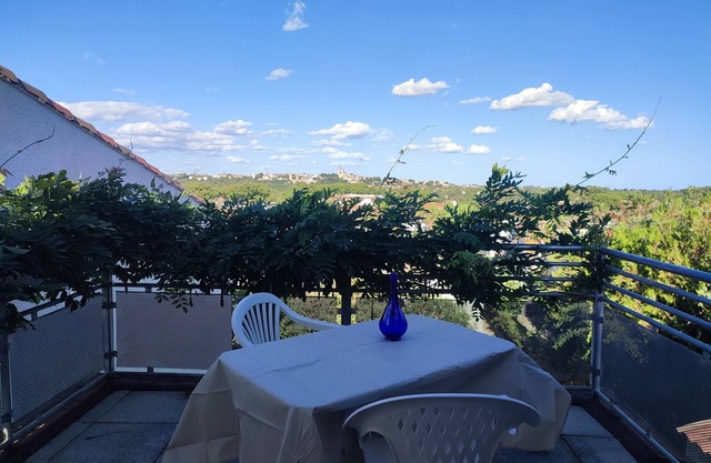 Studio with large 9m² terrace, exceptional view, 5 min from Fonséranes locks