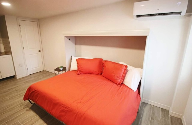 Studio with Murphy Bed 11 min walking to Ft. Bliss