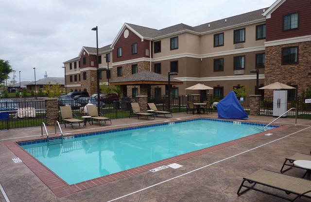 Studio Within Walking Distance to Knicely Conference Center | Free Daily Breakfast!