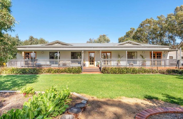 Stump Hill Estate - A Unique Stay with Mini Golf