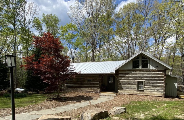 Stumphouse Cabin près de Stumphouse Mountain Bike Park ~ Authentique chalet en rondins