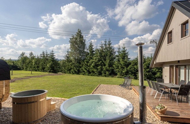 Maison de vacances privée avec bain à remous, WIFI, TV, terrasse, animaux admis, parking