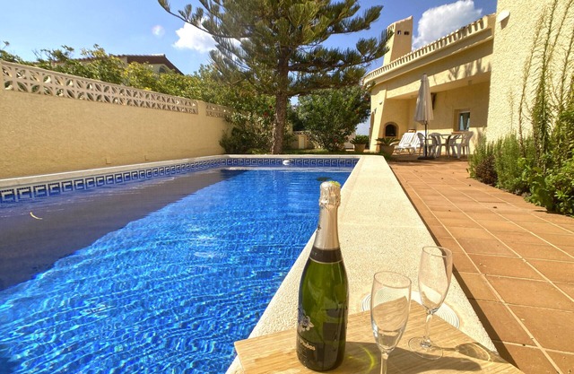 Impressionnante villa avec piscine privée en première ligne de la Mar Menor.
