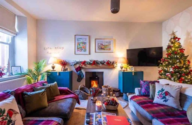 Stunning 3-Bed Cottage, Hot Tub, Wi-Fi, Parking