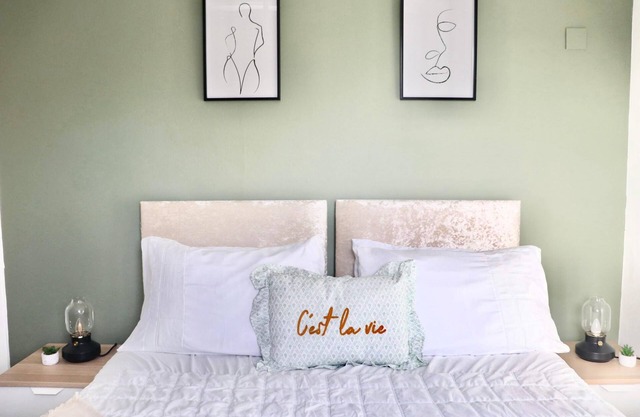 Stunning 1 bedroom apartment in Central London, Kennington Sleeps 4, Zone 1 /2