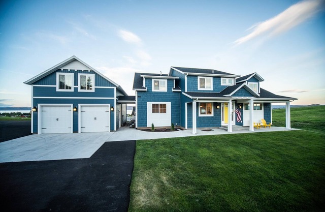Stunning 10 bedroom Lakeview Retreat! In the middle of Garden City! Ideal Beach!