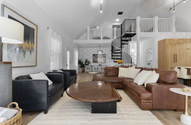 Stunning 14 Acre Modern Villa with Sunroom