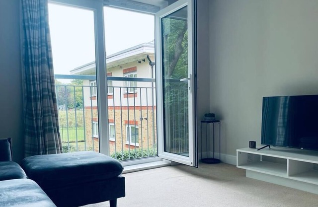 Stunning 2-Bed Apartment in Crawley