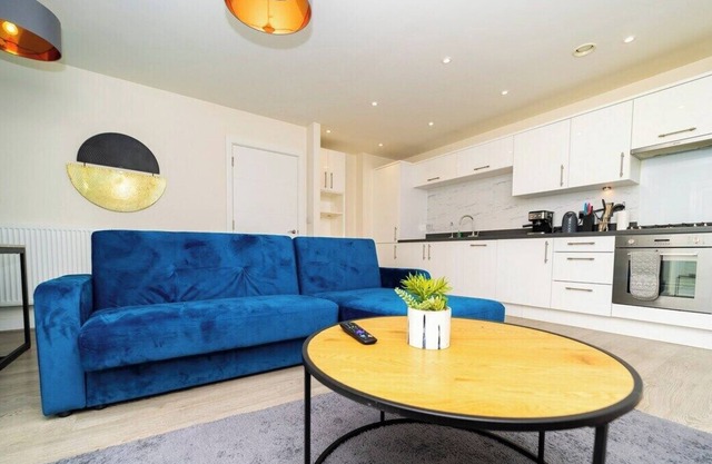 Stunning 2 bedroom Flat near Green park & Stadium