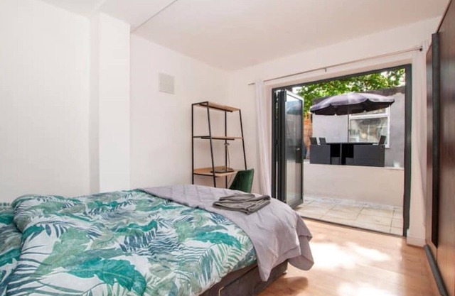Stunning 2 Bedroom Flat - Station 2min Walk Zone2