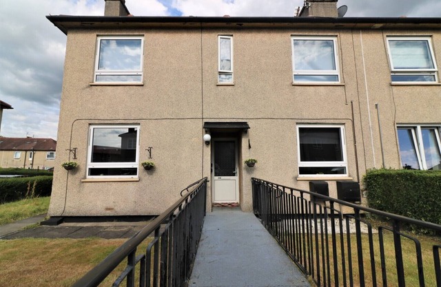 Stunning 2 Bedroom Maindoor Home With Front & Back Private Garden