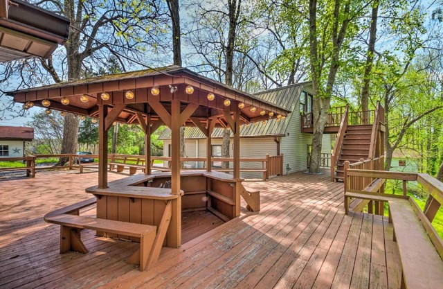 Stunning 2-Building Rental - Walk to Marina!