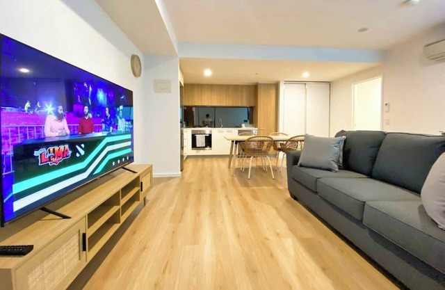 Stunning 2BR Apt in Adelaide CBD with Pool-Gym-BBQ