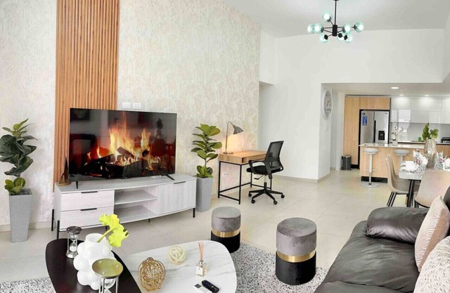 Stunning 2BR Condo, Gym, Pool