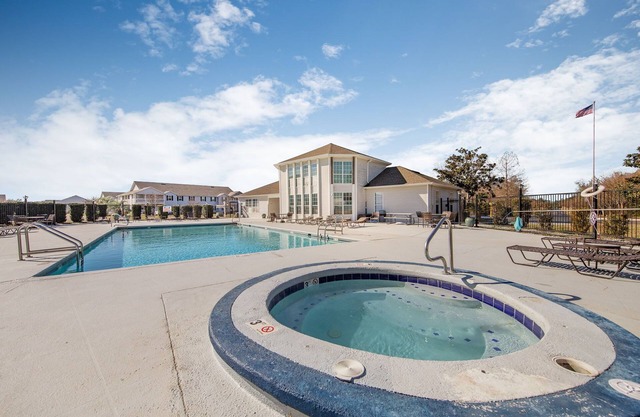 Stunning 2BR Condo | mins to Beach & Sportsplex