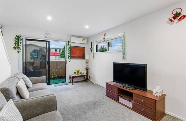 Stunning 2BR in Kelston | WIFI| Carpark