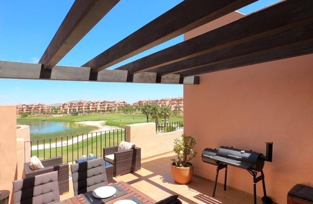 Superbe appartement avec 3 chambres et 2 salles de bains avec grand balcon et terrasse - WiFi gratuit