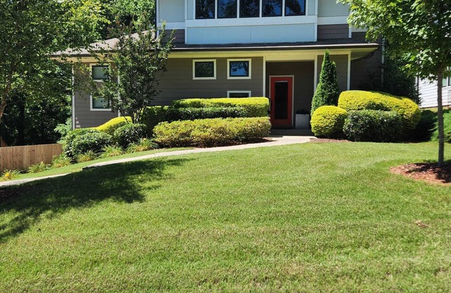STUNNING 3 Bed + 3.5 Bath Home/Available for East Lake Golf Club PGA Tour ONLY