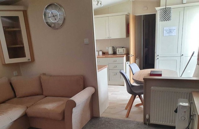 Stunning 3-Bed Caravan in Clacton-on-Sea