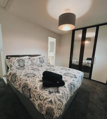 Stunning 3-Bed House in Oldbury