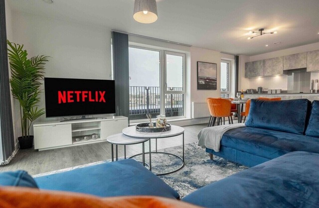 Stunning 3 bed penthouse Central MK, Free parking