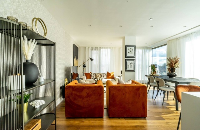 Stunning 3 bedroom apartment with 2 parking spaces