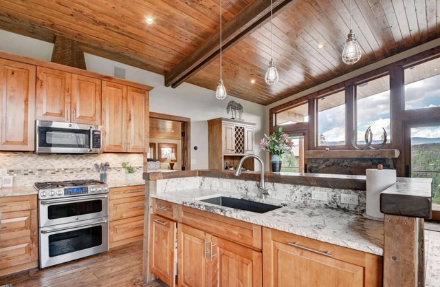 Stunning 360 Mountain Views. Secluded. Minutes to Adams Falls, Dwntwn Grand Lake
