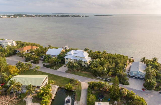 Stunning 4 bed 3.5 bath open water pool home