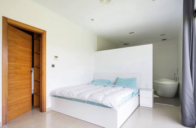 Stunning 4 br villa in the hills of Marbella!
