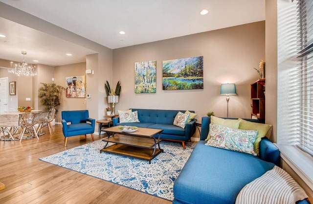 Stunning 4Br Townhome, Amazing Location