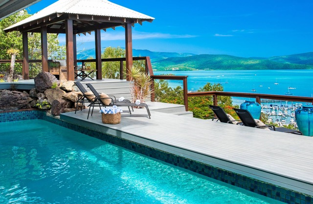 Stunning 5 Bedroom Holiday Home in the heart of Airlie Beach with...