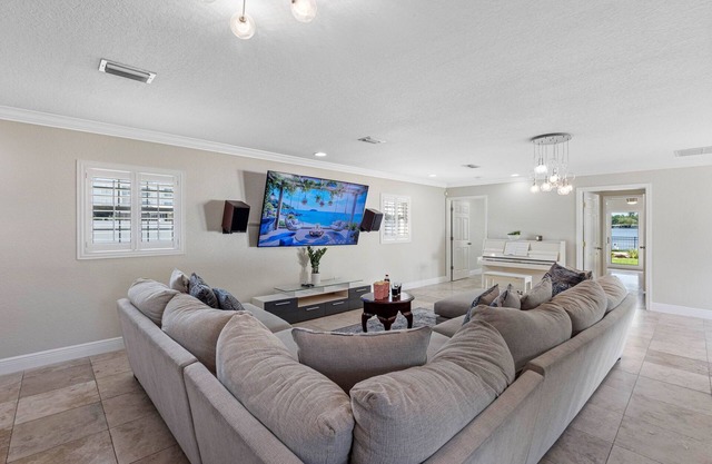 Stunning 5-Bedroom Lakefront Retreat!