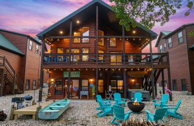 Stunning 5 br Lakefront Cabin-Hot Tub & Boat Slip!