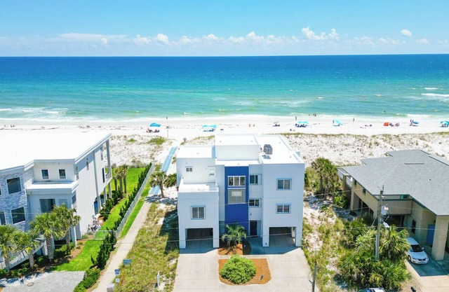 GULF FRONT! 5B Home w/Beach Chairs!