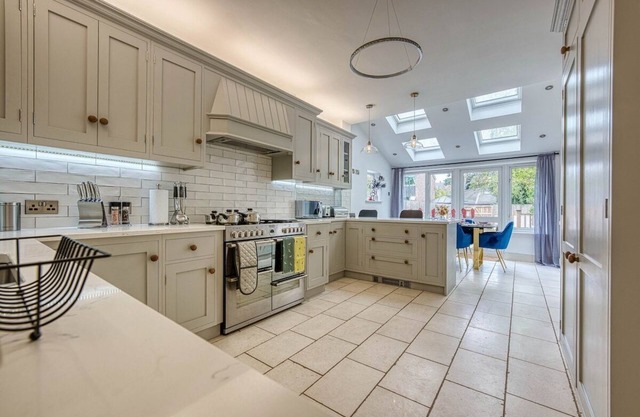 Stunning 6 bed in Nottingham - Sleeps 16